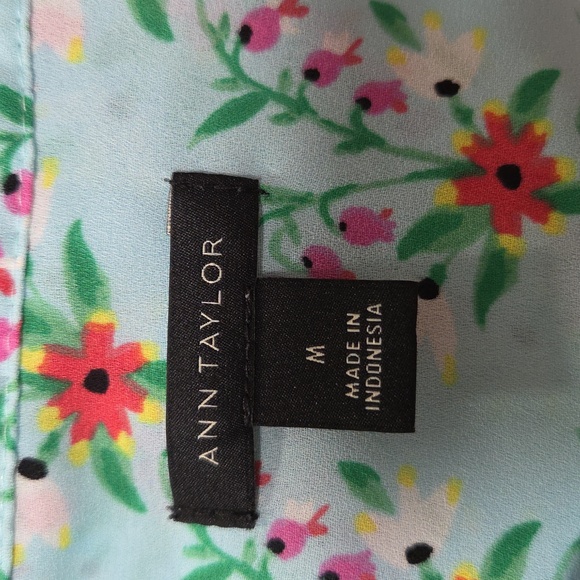 ANN TAYLOR RUFFLE BUTTON TOP - Picture 7 of 11